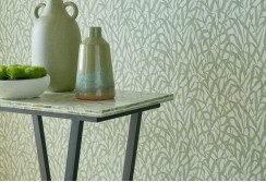 Šviesiai žali tapetai su žolės ornamentais W251318501