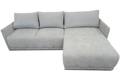 Pilka kampinė sofa su miegojimo funkcija ir patalynės dėže